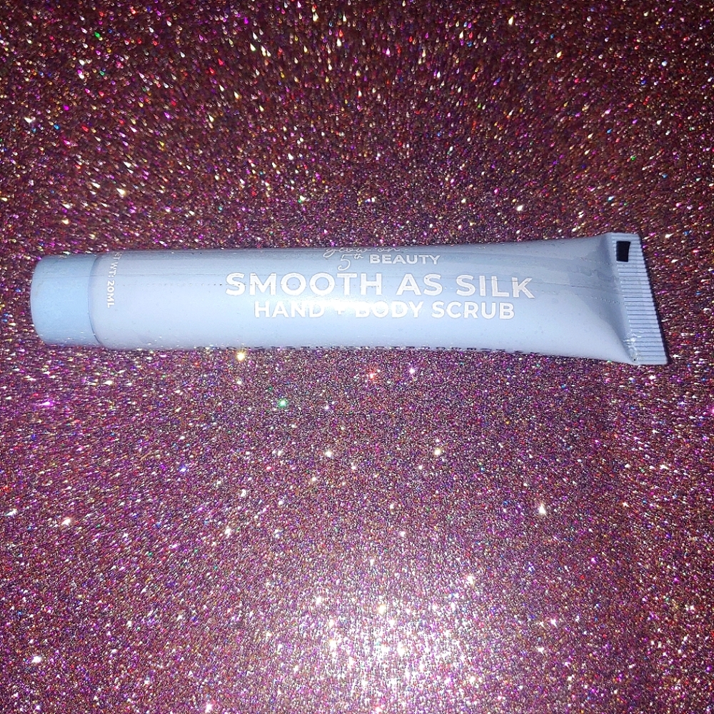 SMOOTH AS SILK - Hand + Body Scrub Glow on 5th